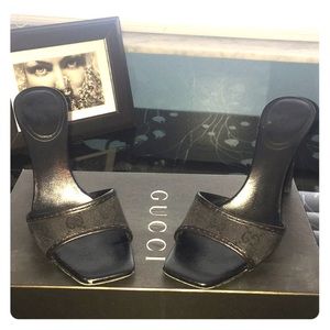 Gucci mules sz 6c black with signature G design